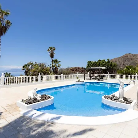 Flores Villa