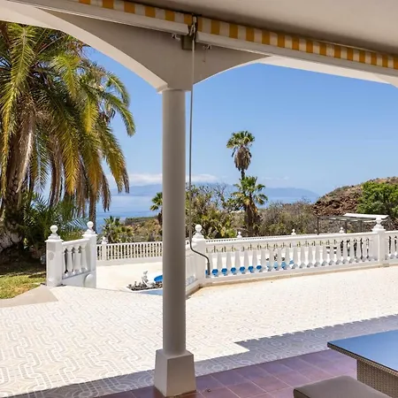 Flores Villa