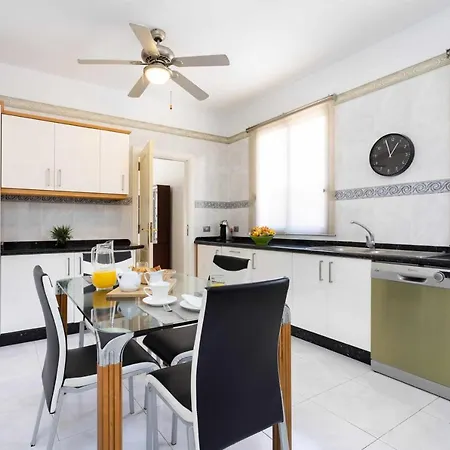 Flores Villa Acantilado de los Gigantes